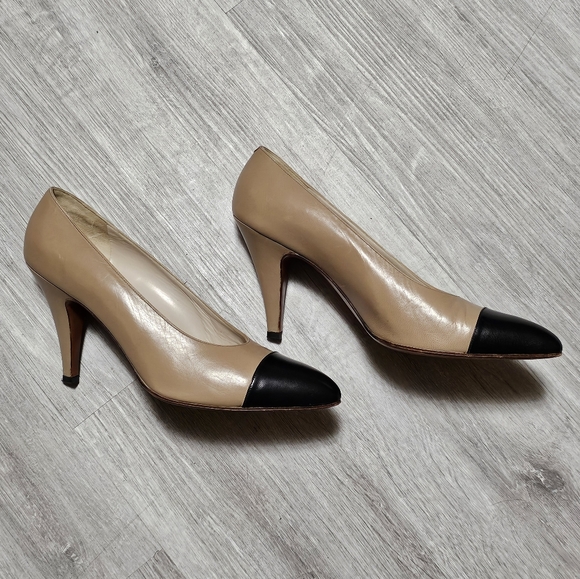 AUTHENTIC CHANEL VINTAGE HEELS - Picture 3 of 11